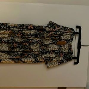 This beautiful off the shoulder dress has two a slip on each side.